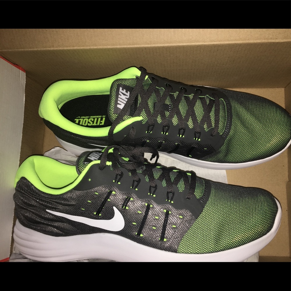 Nike air mens size 11 BRAND NEW!!